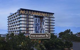 Hotel Santika Premiere Padang